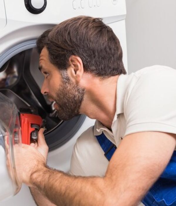 handyman-fixing-washing-machine_13339-95872 (1)